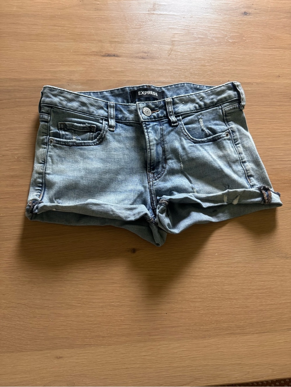 Express Original Shortie Denim Relaxed
Low Rise Distressed Shorts Sz 2